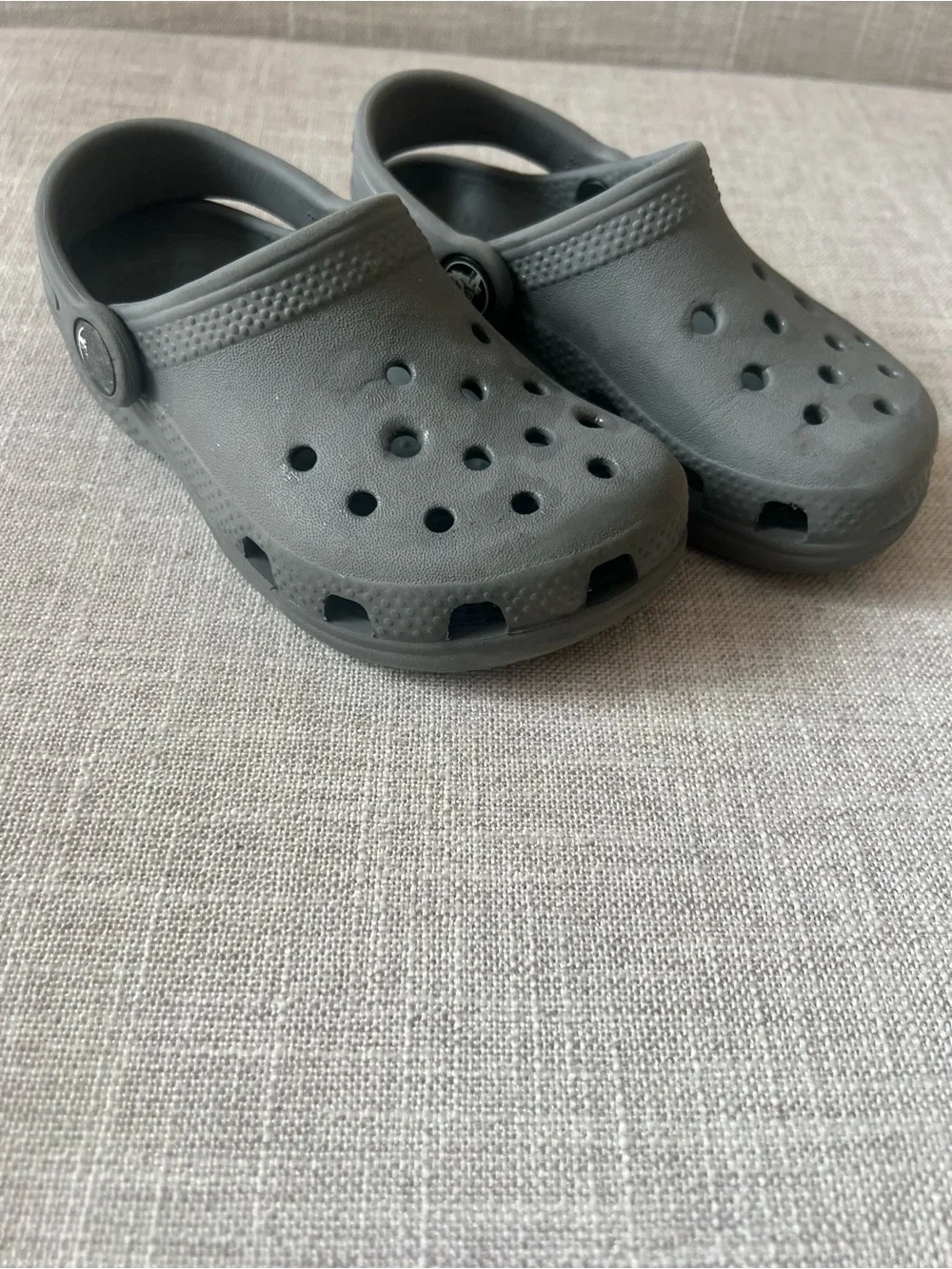 CROCS Classic unisex Kids Grey logo Slip-On mule Clogs w/strap, size 8